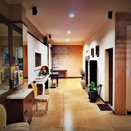 Hotel C3 Semarang Buitenkant foto
