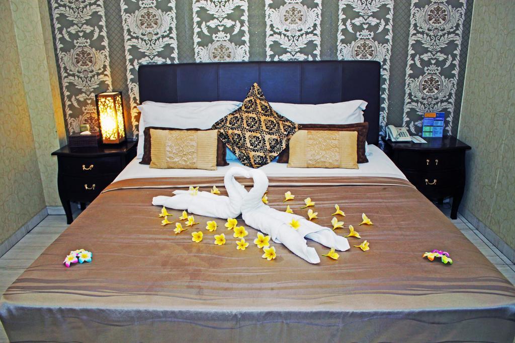 Hotel C3 Semarang Buitenkant foto