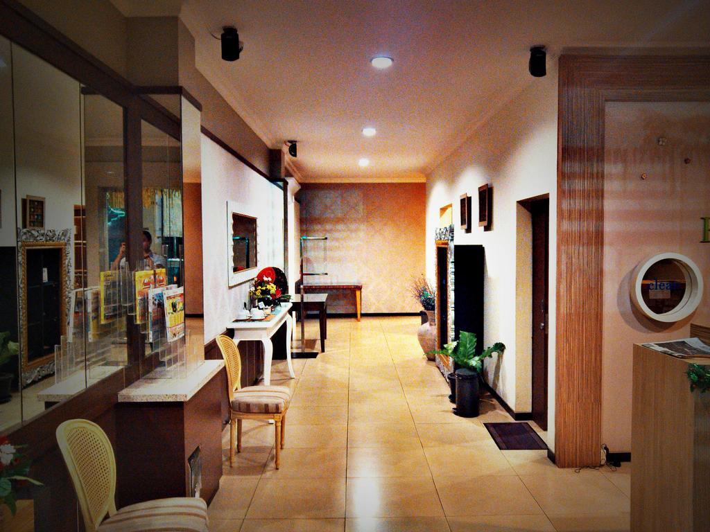 Hotel C3 Semarang Buitenkant foto