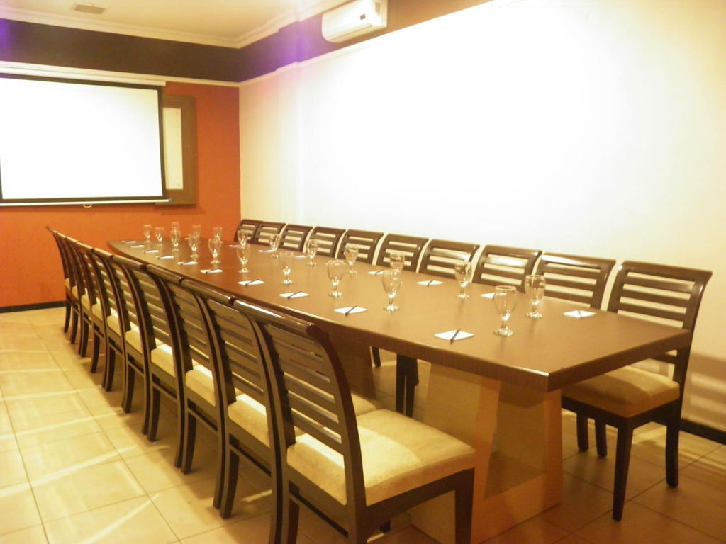 Hotel C3 Semarang Buitenkant foto