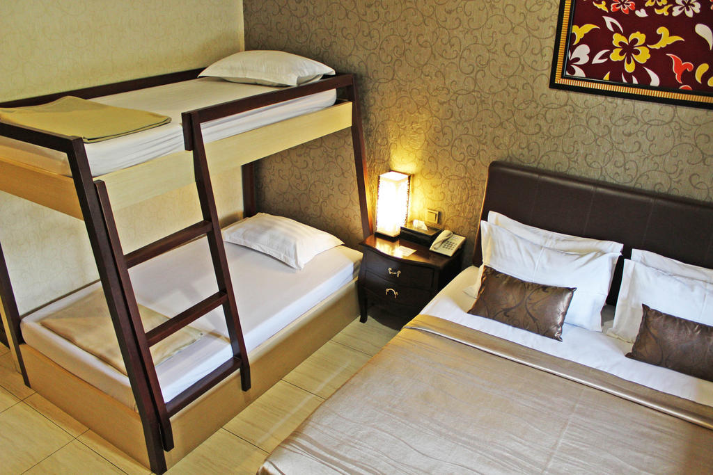 Hotel C3 Semarang Kamer foto